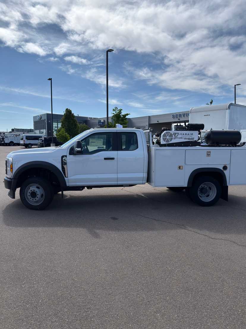 2024 Ford F-450 4x4 Welding Work Truck — photo 2