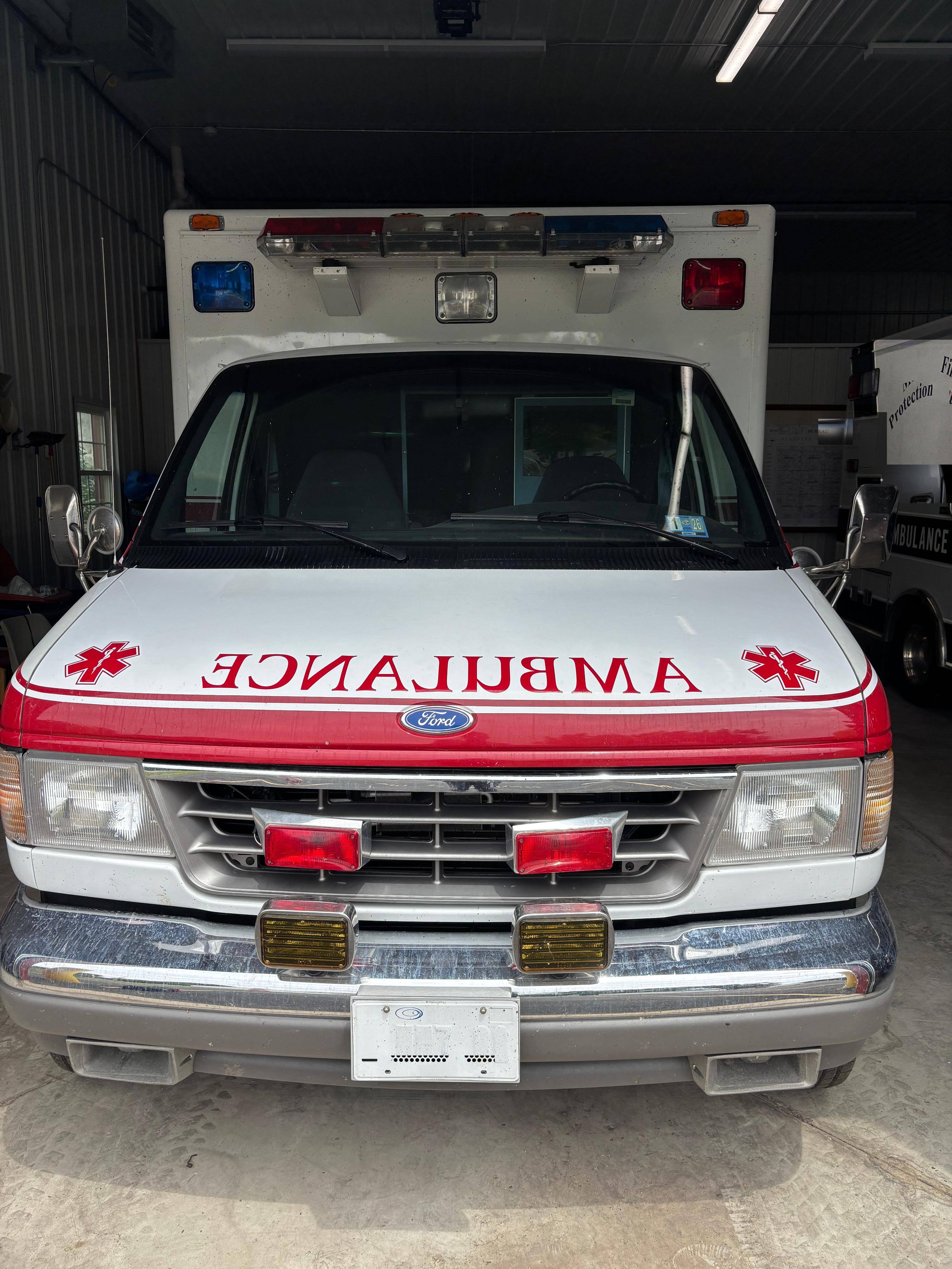 1996 MedTec Ford Type III Ambulance - image 15