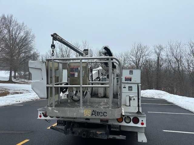 2016 Ford F550 Bucket Truck w/ Altec AT48S Boom (53 ft) — photo 7