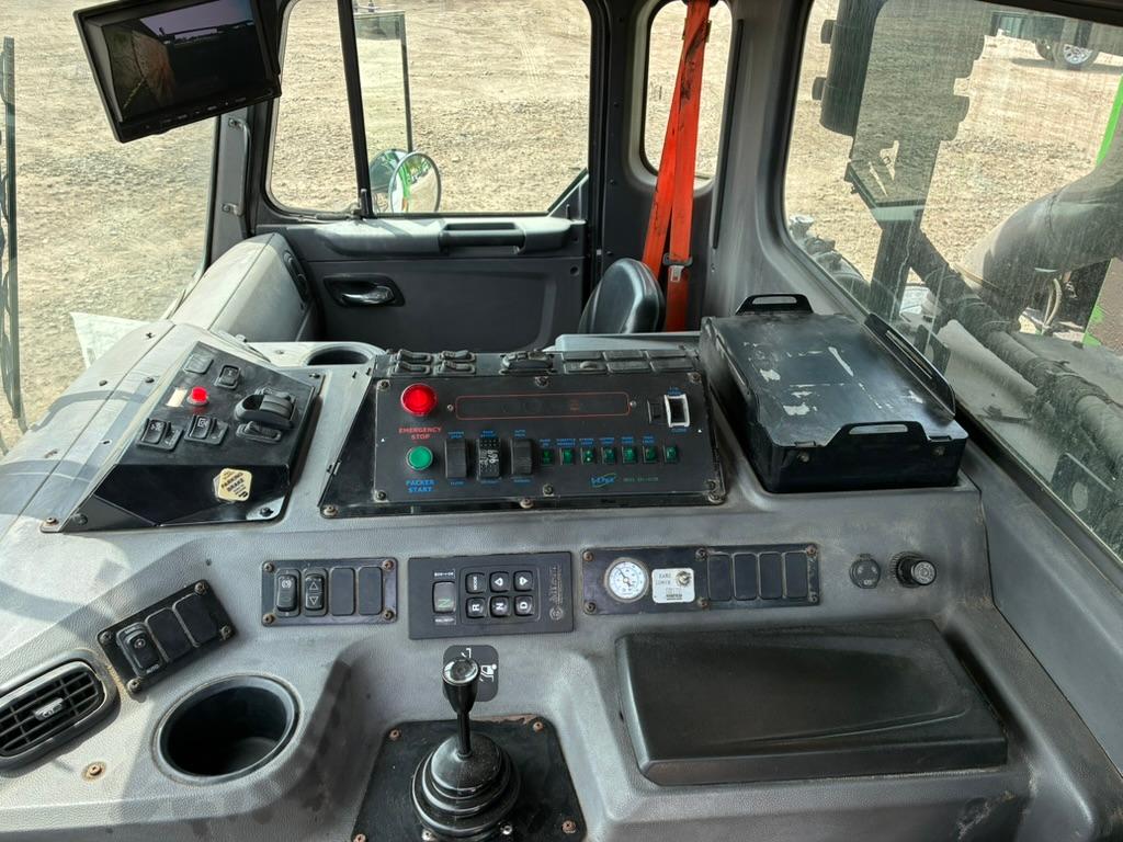 2020 Peterbilt E-Z Pack Front Loader - image 14