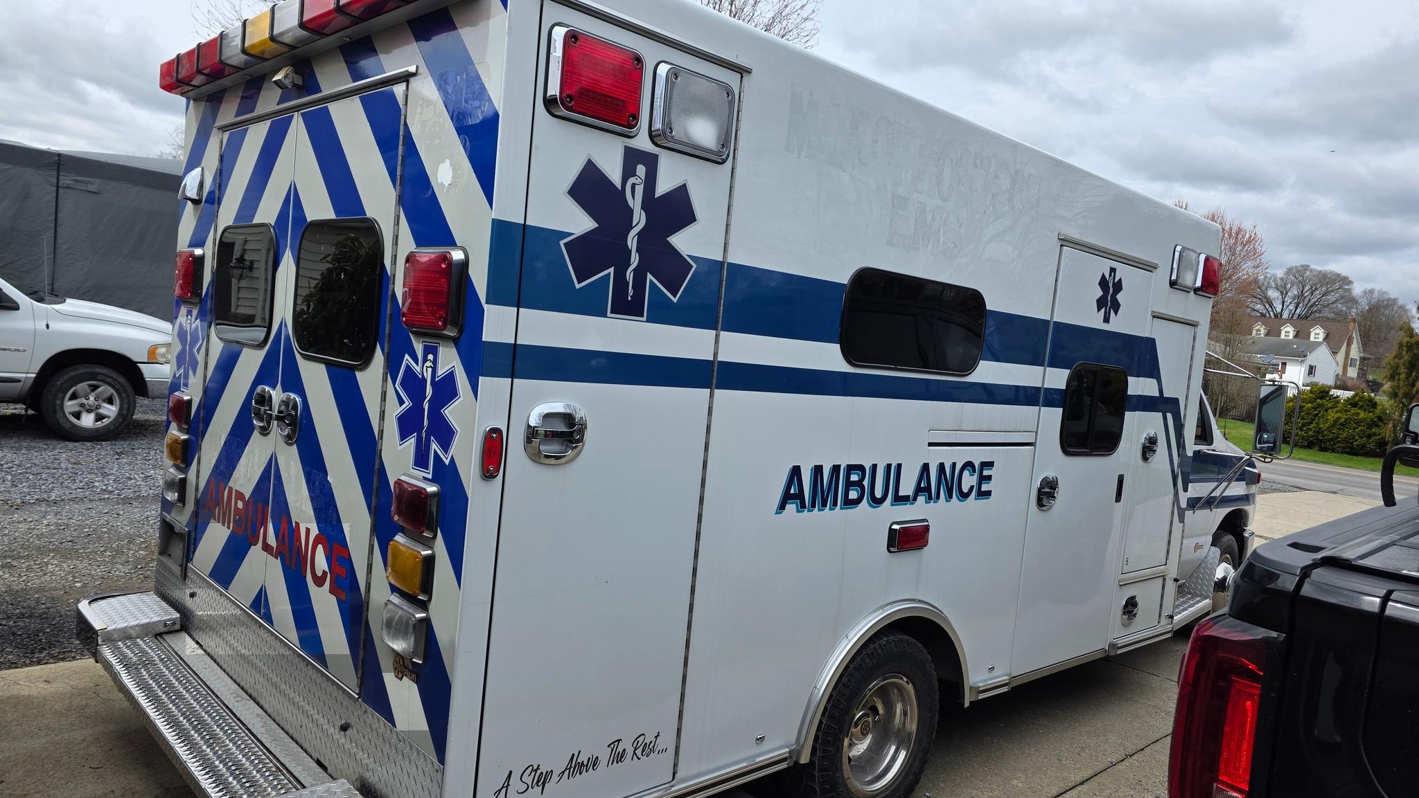 2008 Braun Ford Type III Ambulance - image 4