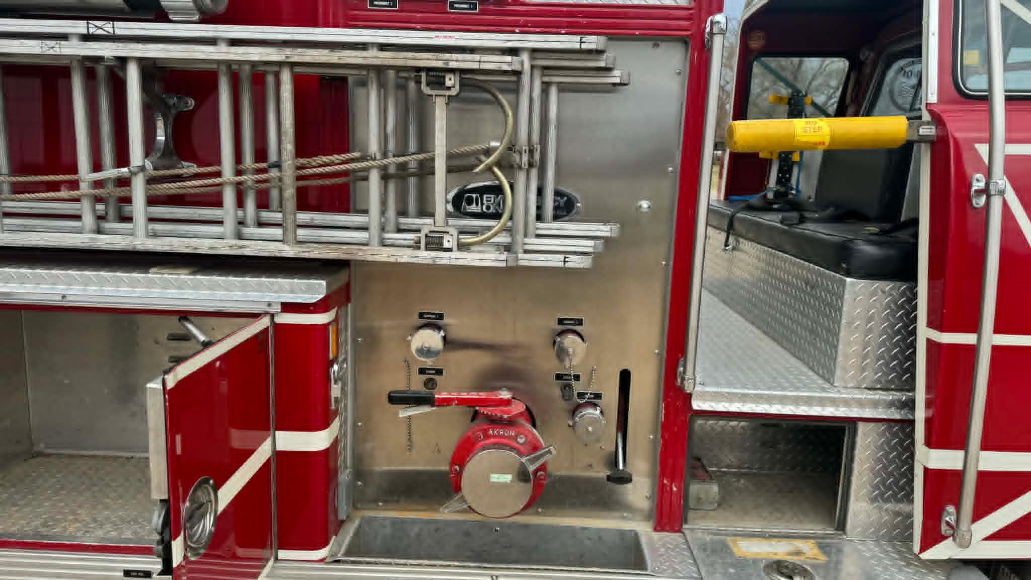 1984 E-One Ford Pumper Tanker - image 12