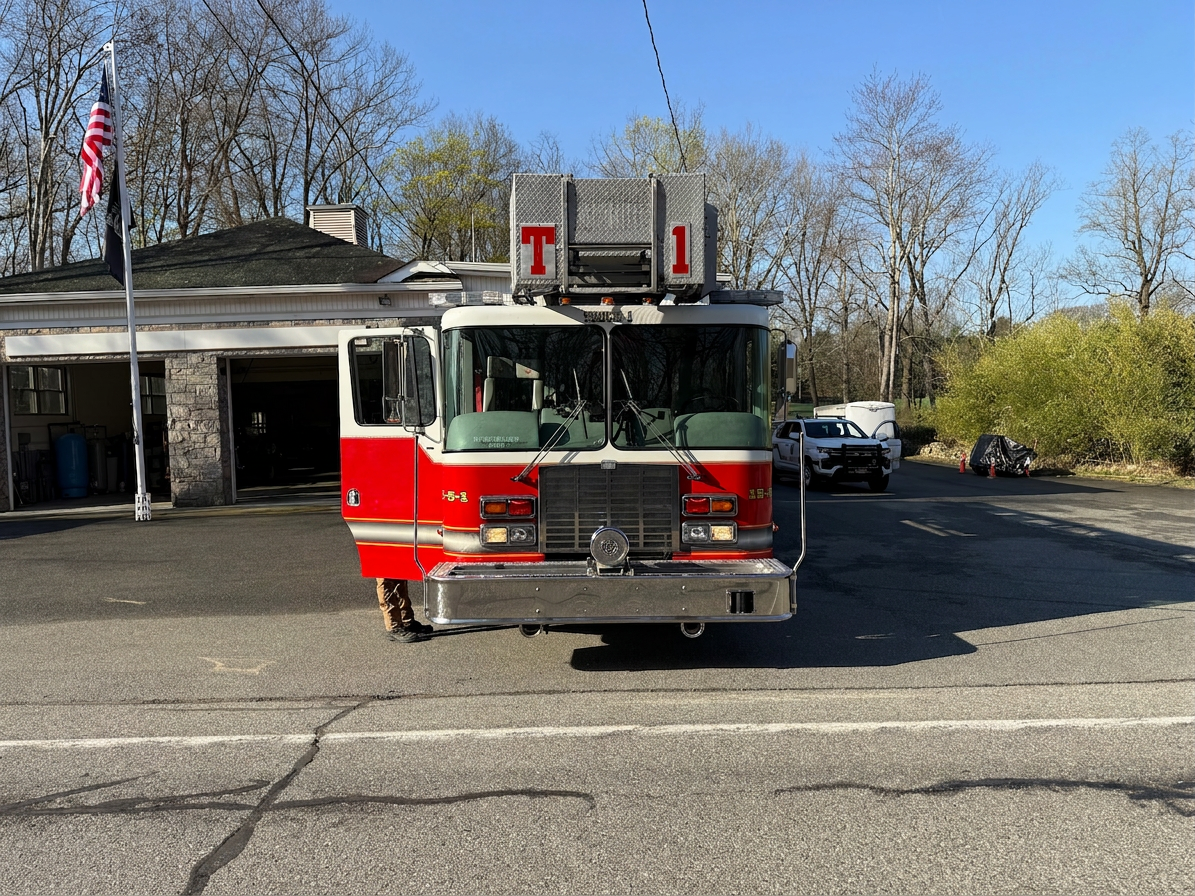 2000 HME Rosenbauer 105' Quint - image 16