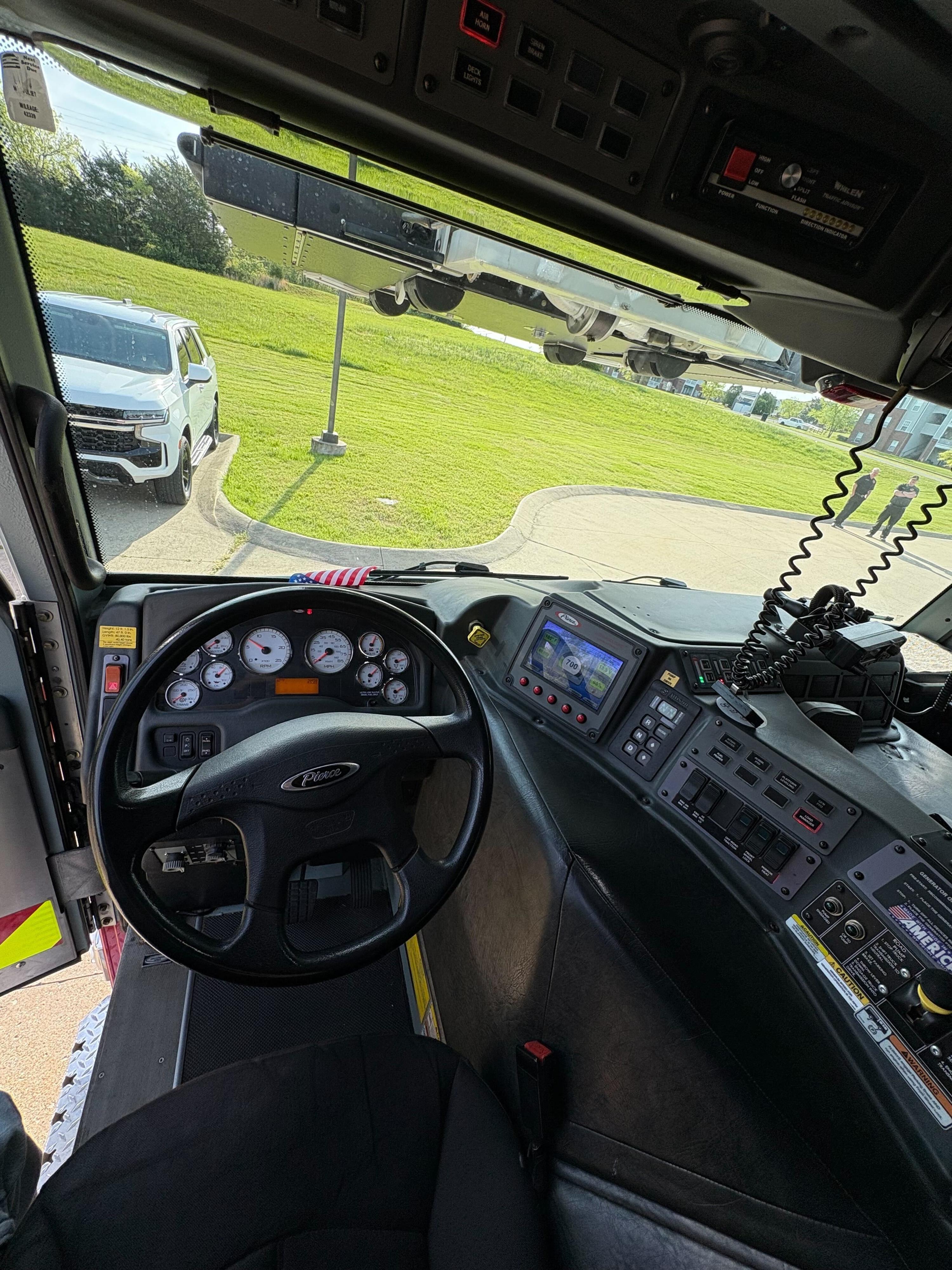 2013 Pierce Velocity 100' Quint - image 26