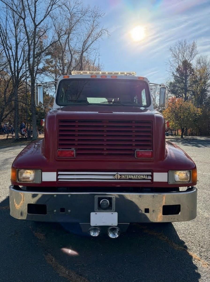 2001 International KME Tanker - image 4