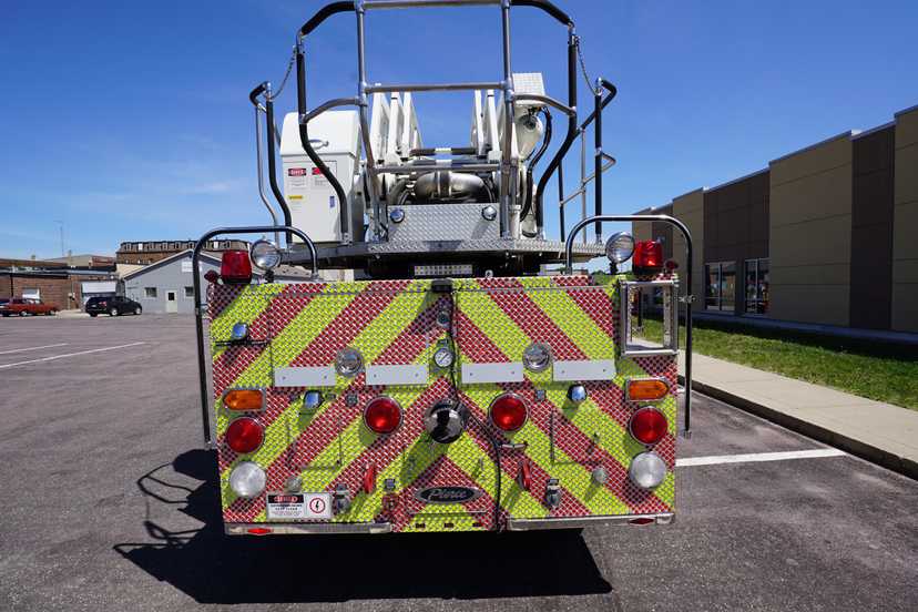 1996 Pierce 100' Quint — photo 7