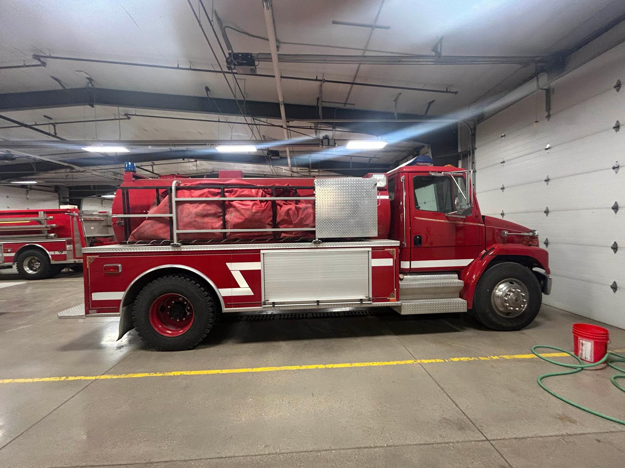 2000 MidWest Freightliner Pumper Tanker - image 3