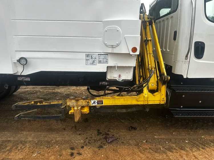2018 Freightliner Heil Side Loader — photo 7