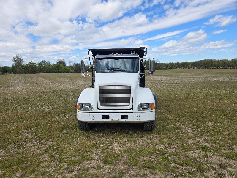 2005 Kenworth T 300 Dump Truck - image 2