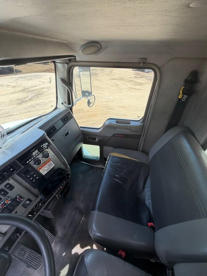 2015 Kenworth Loadmaster Rear Loader - image 10