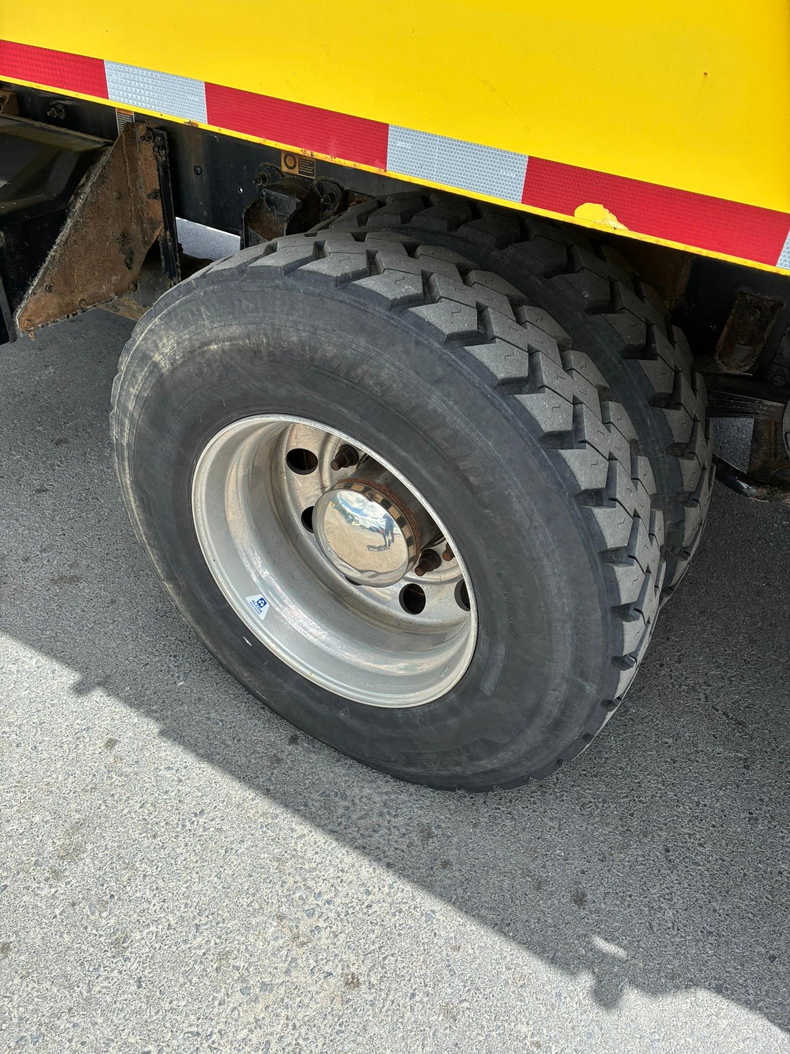 2018 Kenworth Pak-Mor Rear Loader - image 14