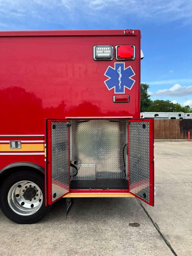 2014 REV Ford 4x4 Type I Ambulance - image 27