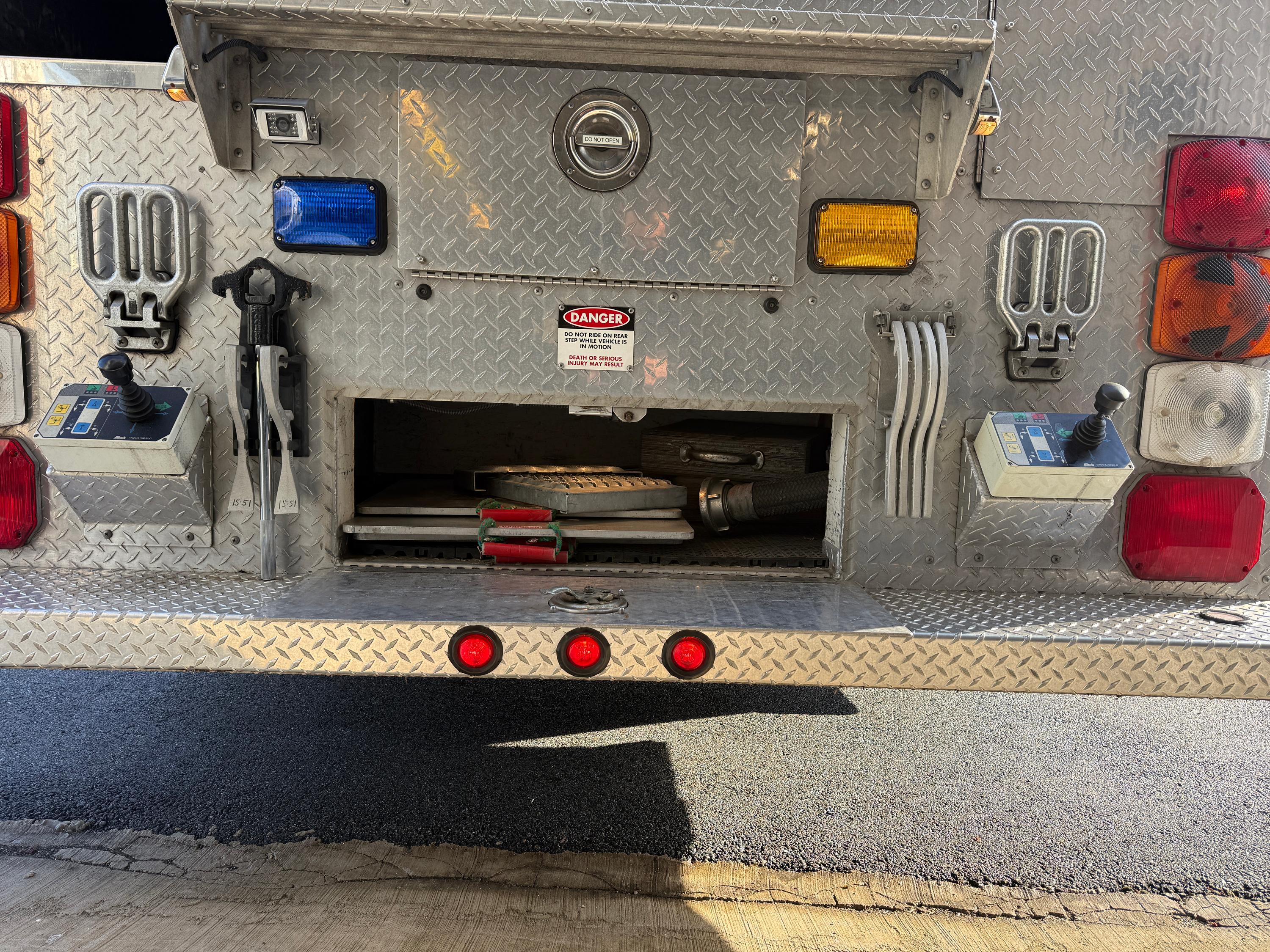2000 HME Rosenbauer 105' Quint - image 9