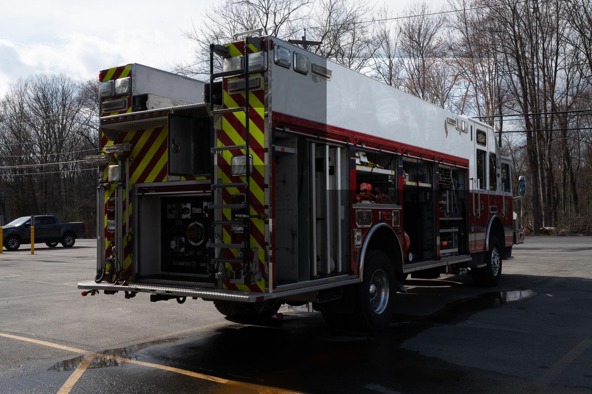 2009 KME Predator 4x4 Heavy Rescue - image 12