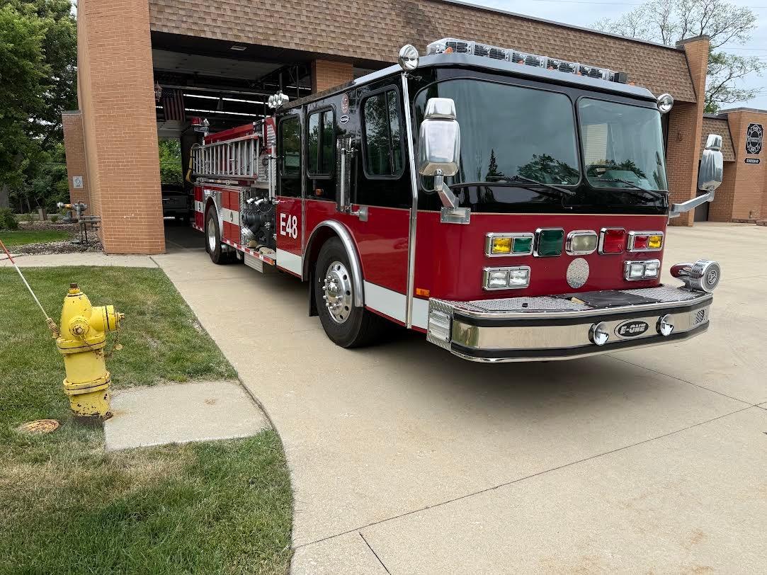 1994 E-One Hurricane Pumper - image 3