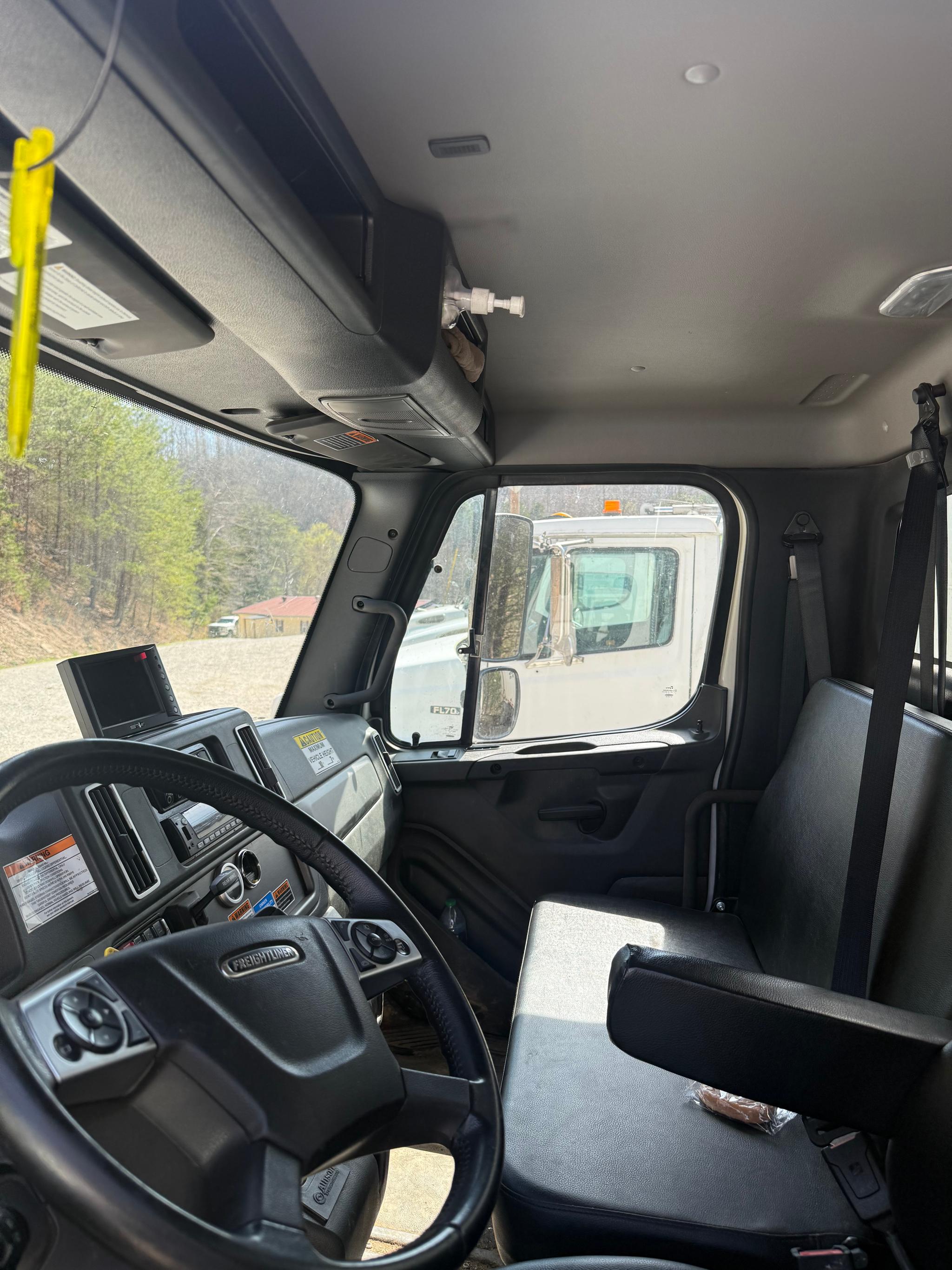 2024 Freightliner New Way Rear Loader - image 4