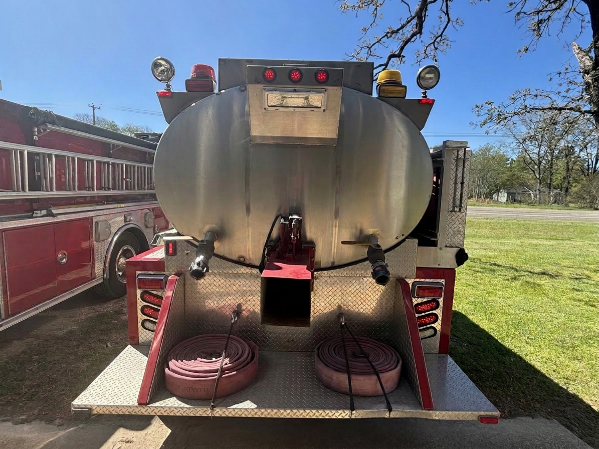 2005 Kenworth Pumper Tanker - image 3