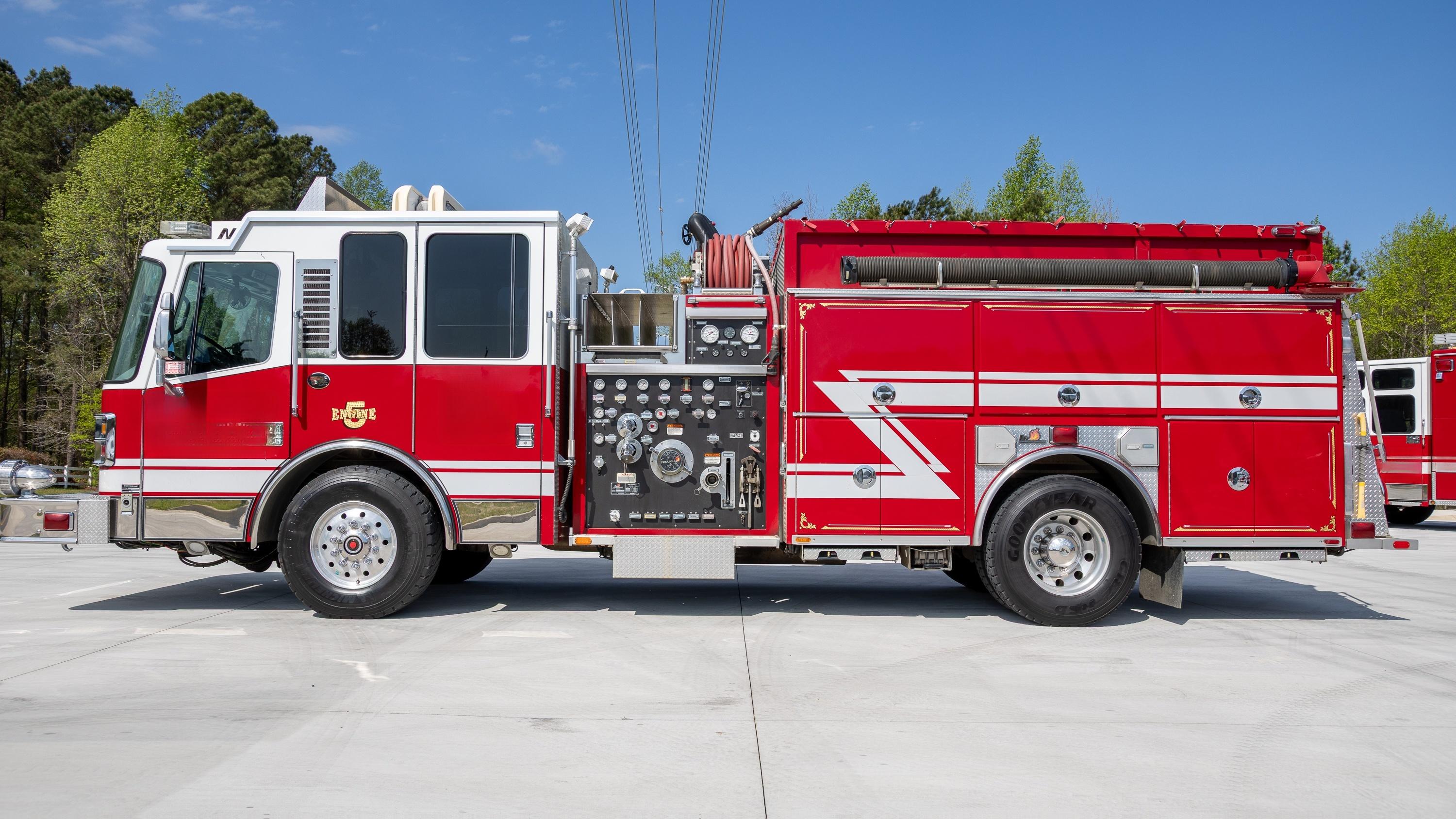2006 Ferrara Pumper - image 2
