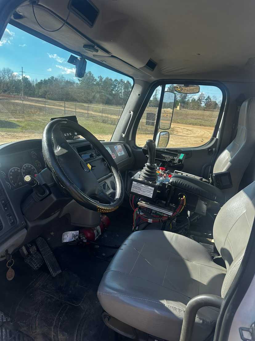 2018 Freightliner Heil Side Loader — photo 8