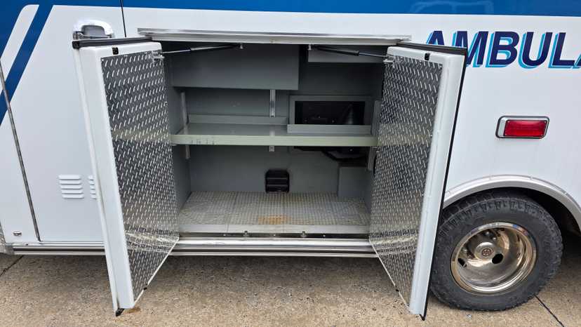 2008 Braun Ford Type III Ambulance — photo 6