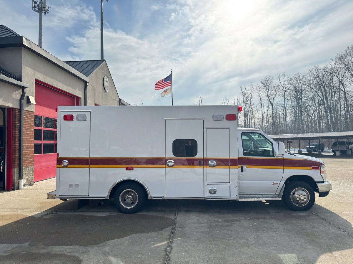 2009 Braun Ford Type III Ambulance - image 8
