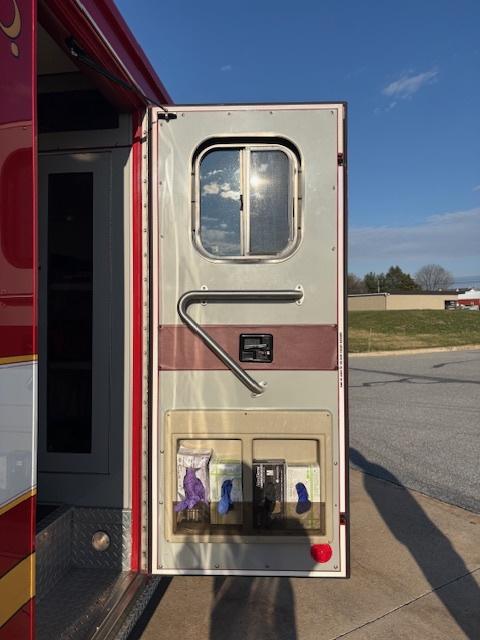 2001 AEV Ford Type III Ambulance - image 9