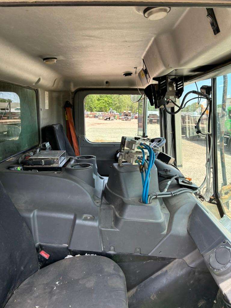 2017 Mack Heil Front Loader - image 16