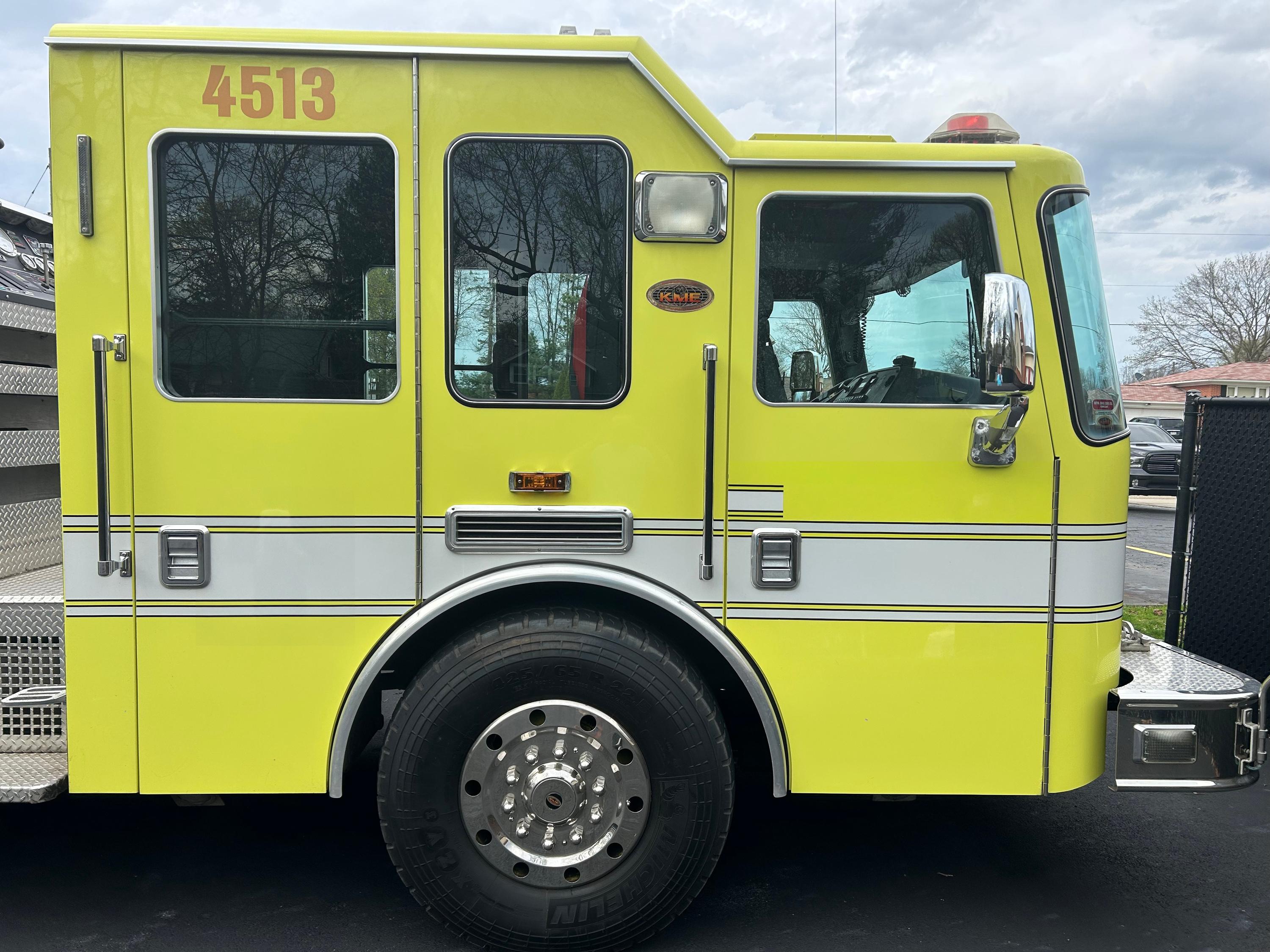 2005 KME Predator Pumper - image 3