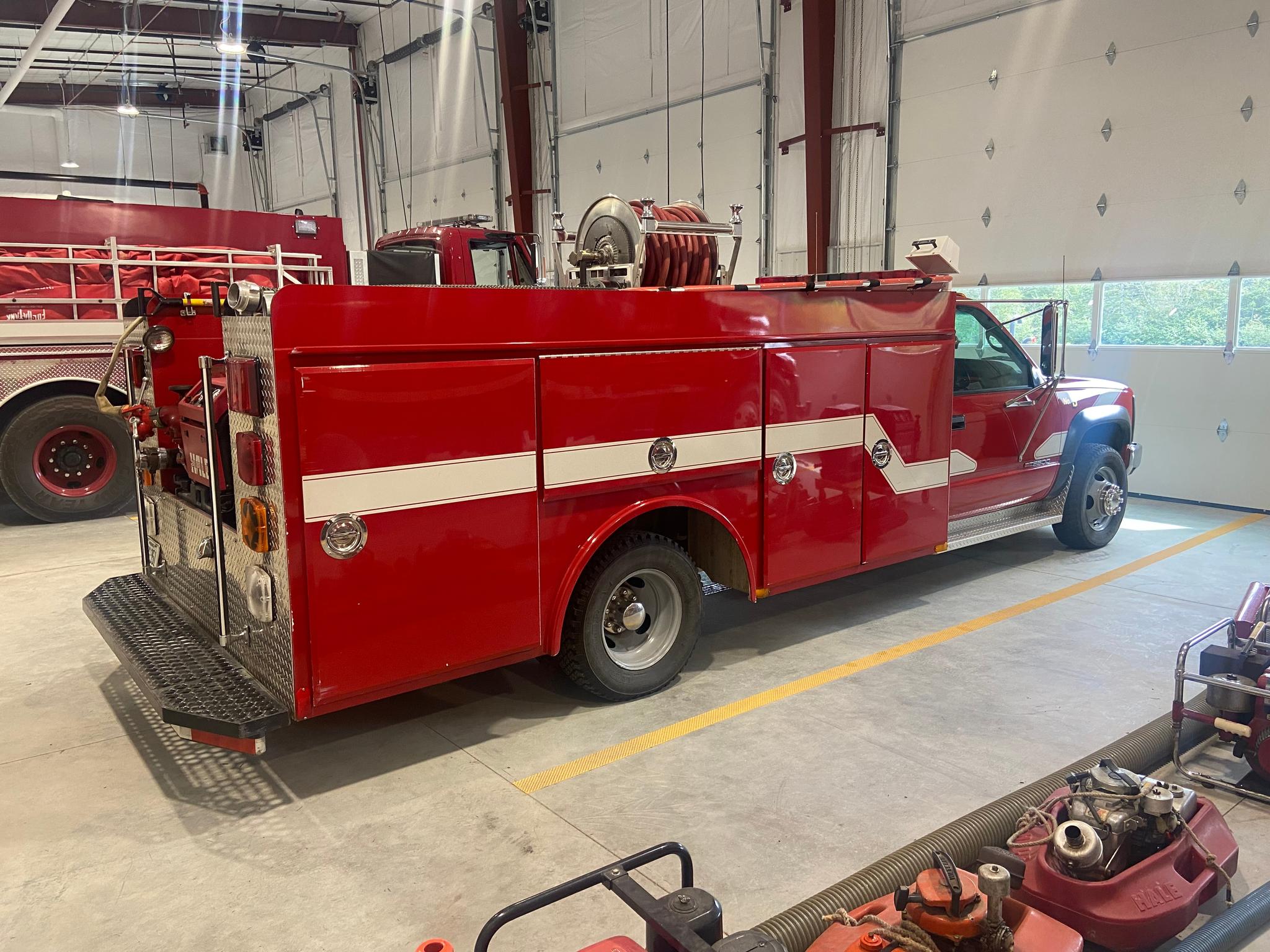 2000 GMC 4x4 Mini Pumper - image 2