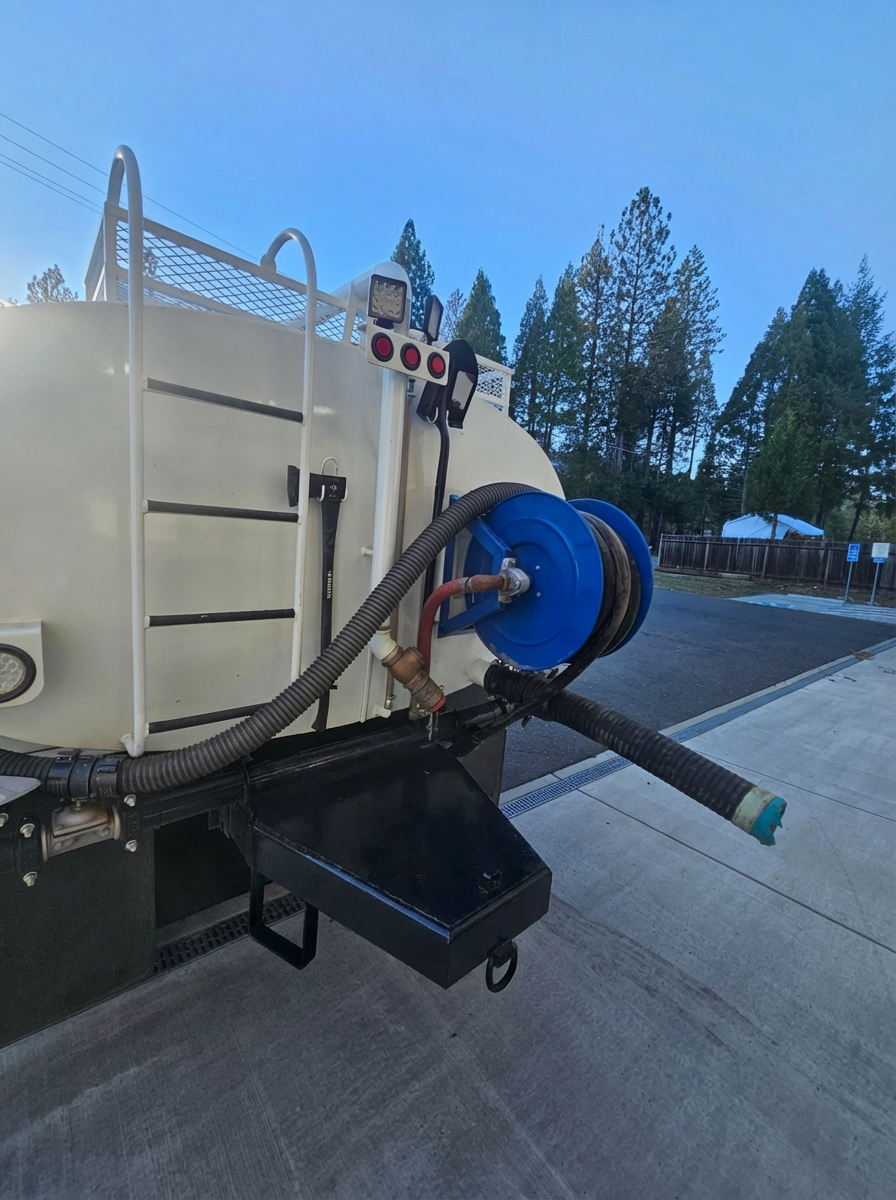 2015 International 4300 Tanker - image 7