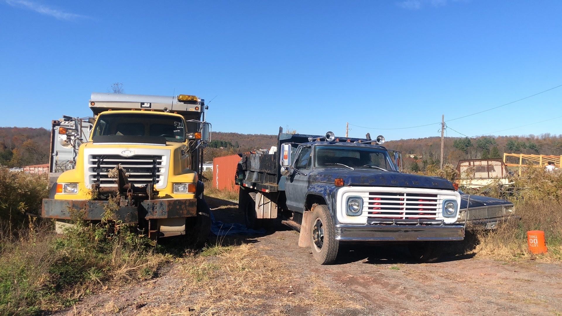 2005 Caterpillar Dump Truck - image 2
