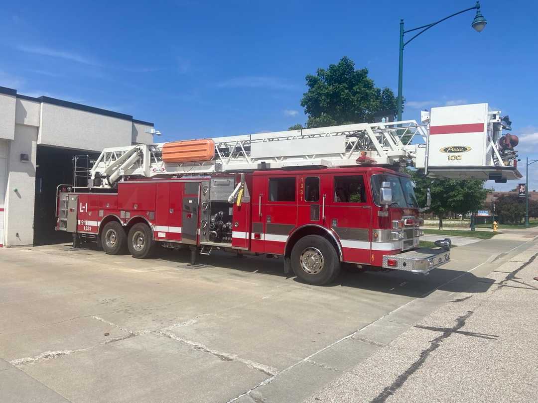 2002 Pierce Dash 100' Aerial