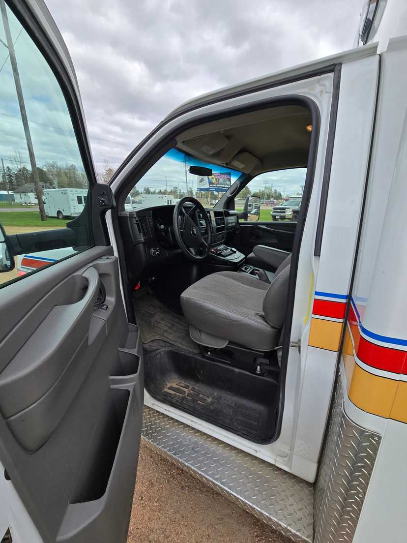 2013 PL-Custom Chevrolet Type III Ambulance — photo 5