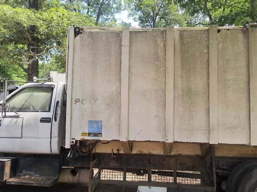 1993 GMC Leach Rear Loader — photo 2