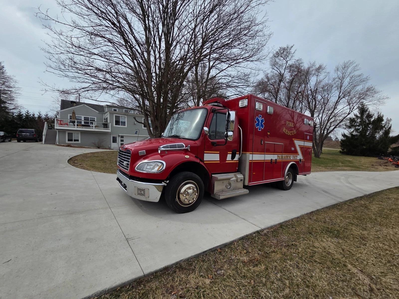 2016 PL-Custom Freightliner Type I Ambulance - image 8