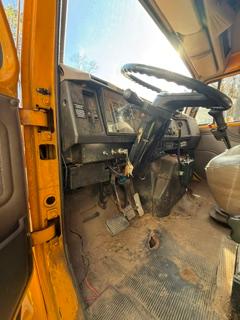 1997 International 4700 Dump Truck - image 6