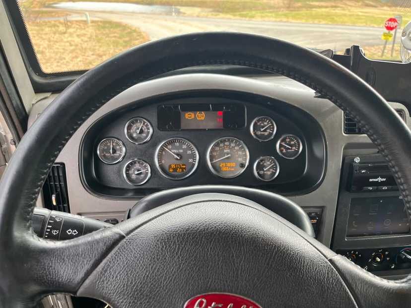 2020 Peterbilt Loadmaster Rear Loader — photo 7