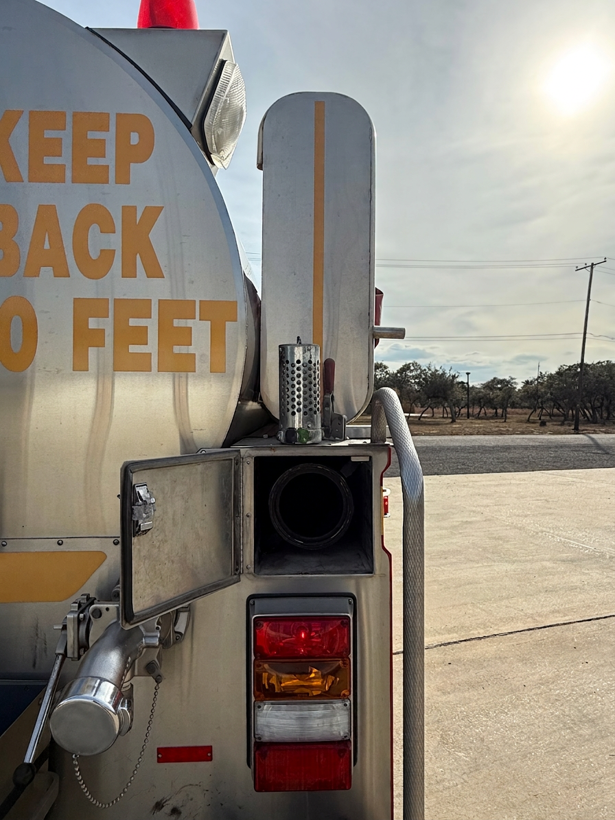 2006 International 4400 Tanker - image 4