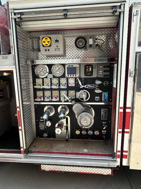 2001 Pierce Dash 100' Quint — photo 6