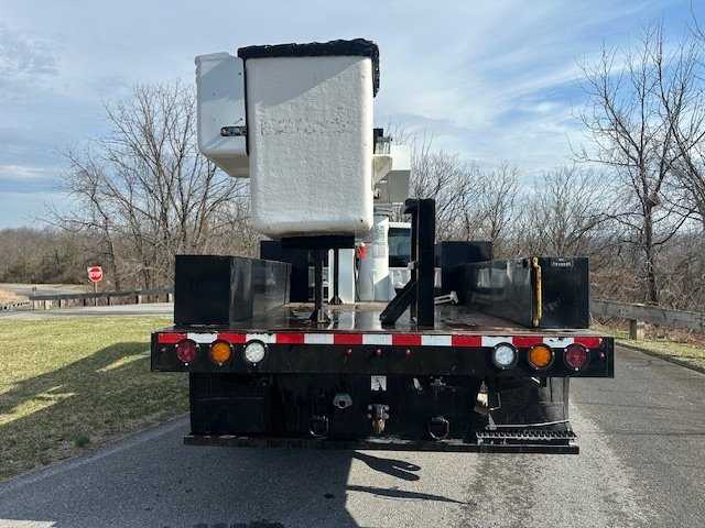 2019 Ford F550 4x4 Bucket Truck w/ Hi-Ranger LT40 Boom (45 ft) — photo 7