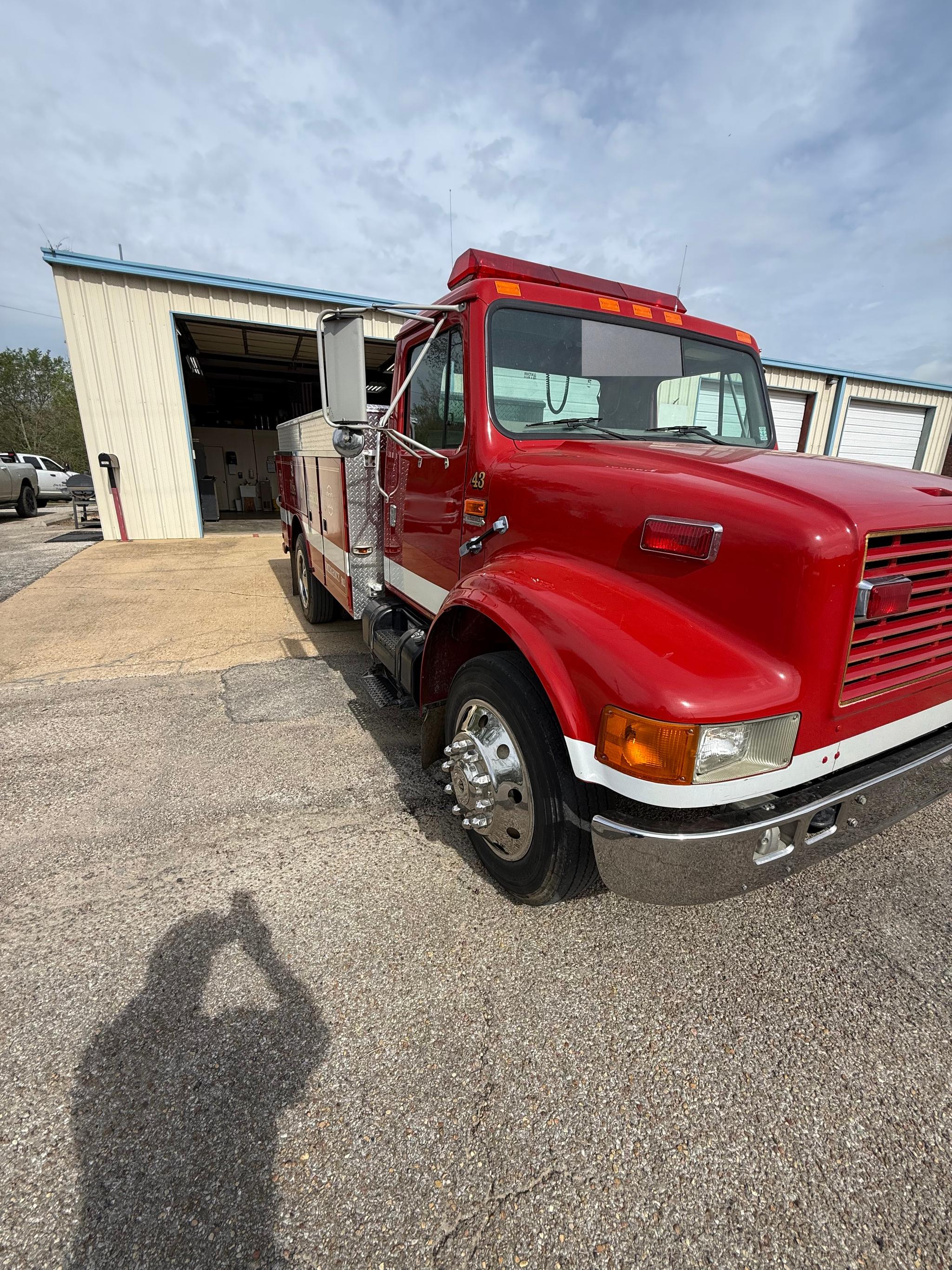 1998 International 4700 Brush Truck - image 4