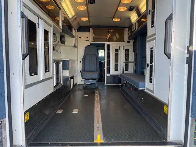 2006 Braun Ford Type III Ambulance — photo 8