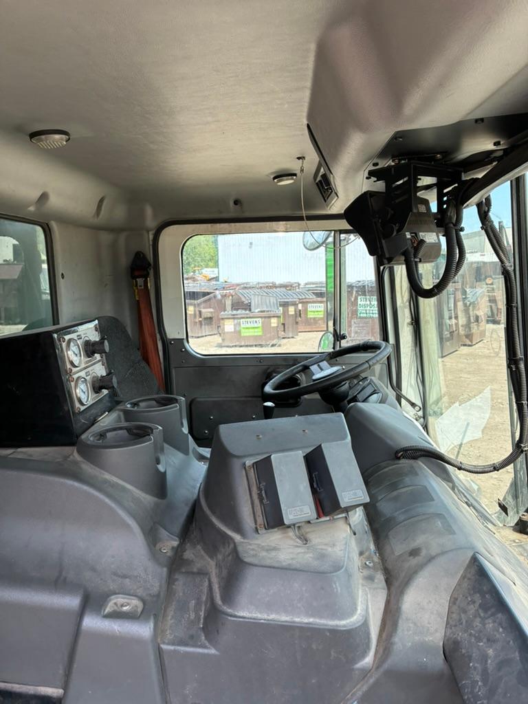 2020 Mack E-Z Pack Front Loader - image 18