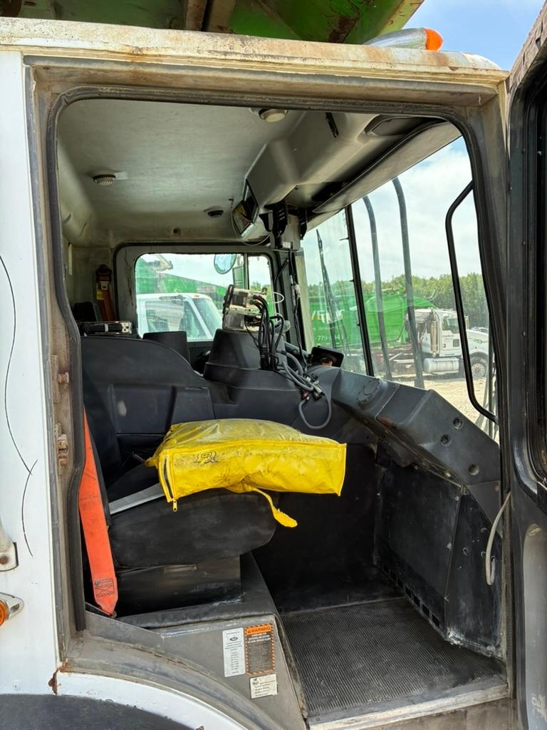 2016 Mack Heil Front Loader - image 12