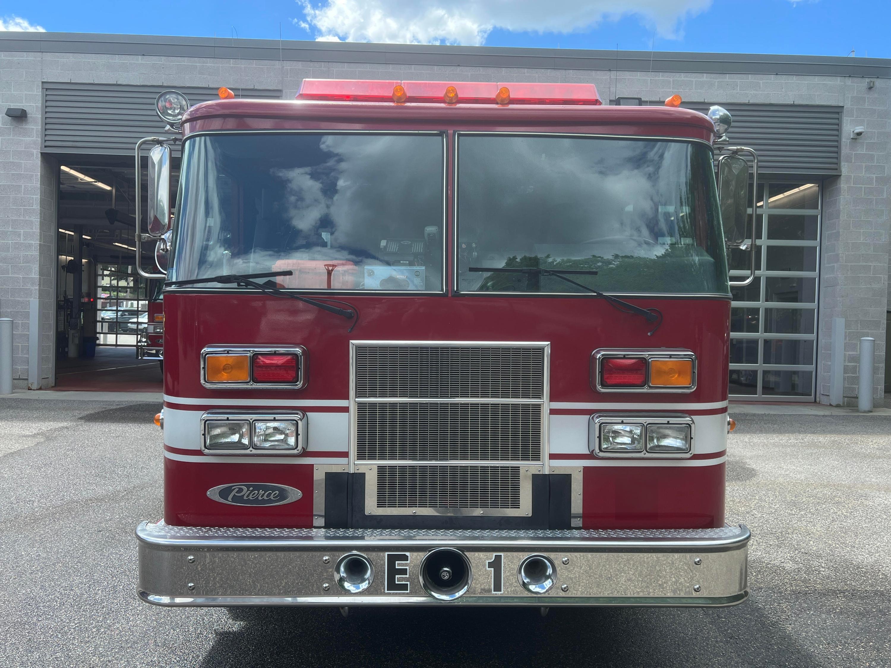 1999 Pierce Saber Pumper - image 3