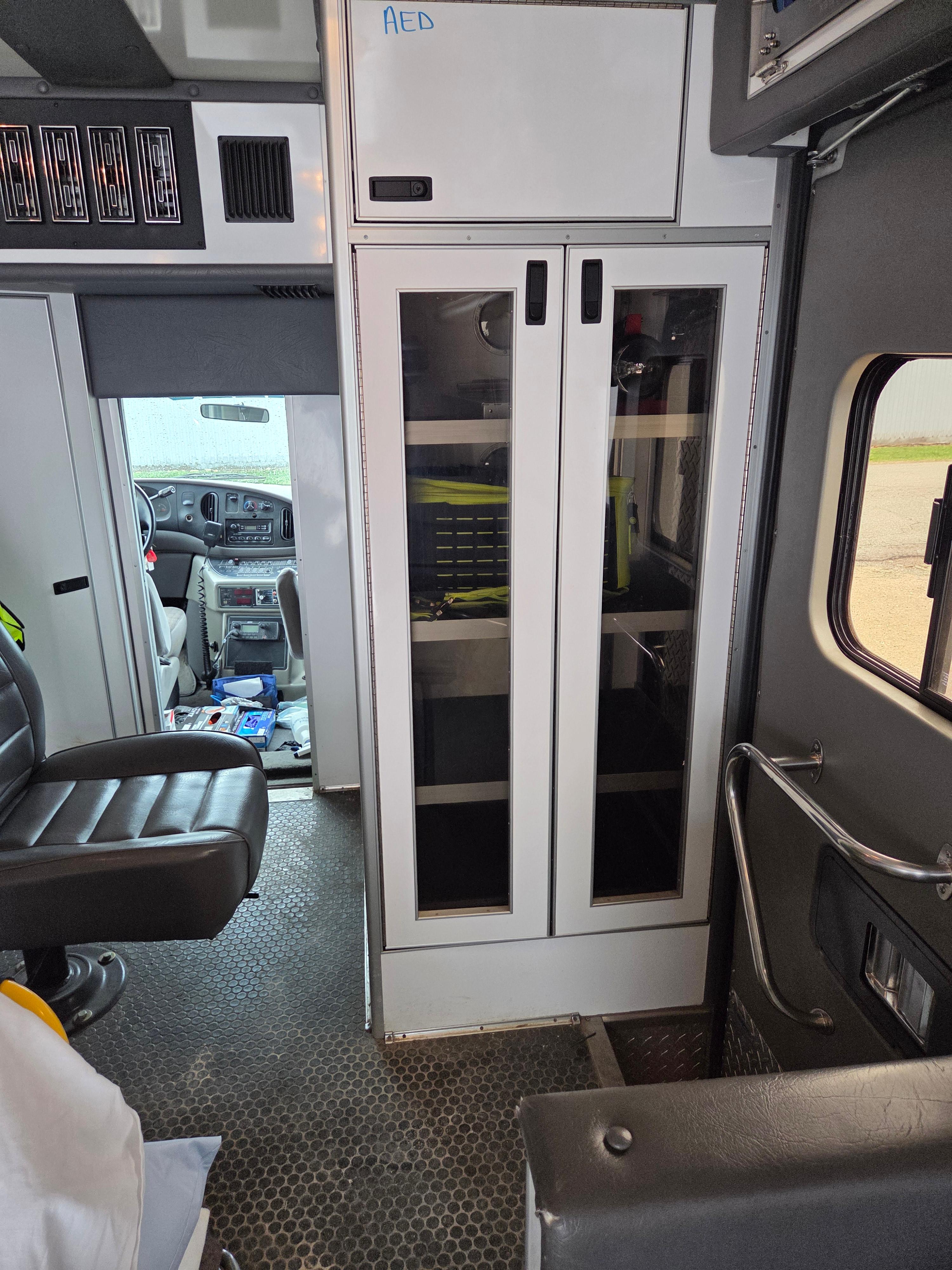 1999 MedTec Ford Type III Ambulance - image 6