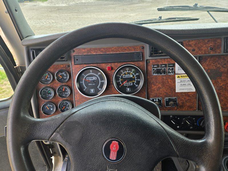 2005 Kenworth T 300 Dump Truck - image 3