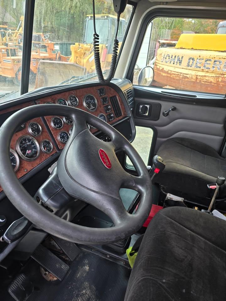 2005 Peterbilt 379 Dump Truck - image 6