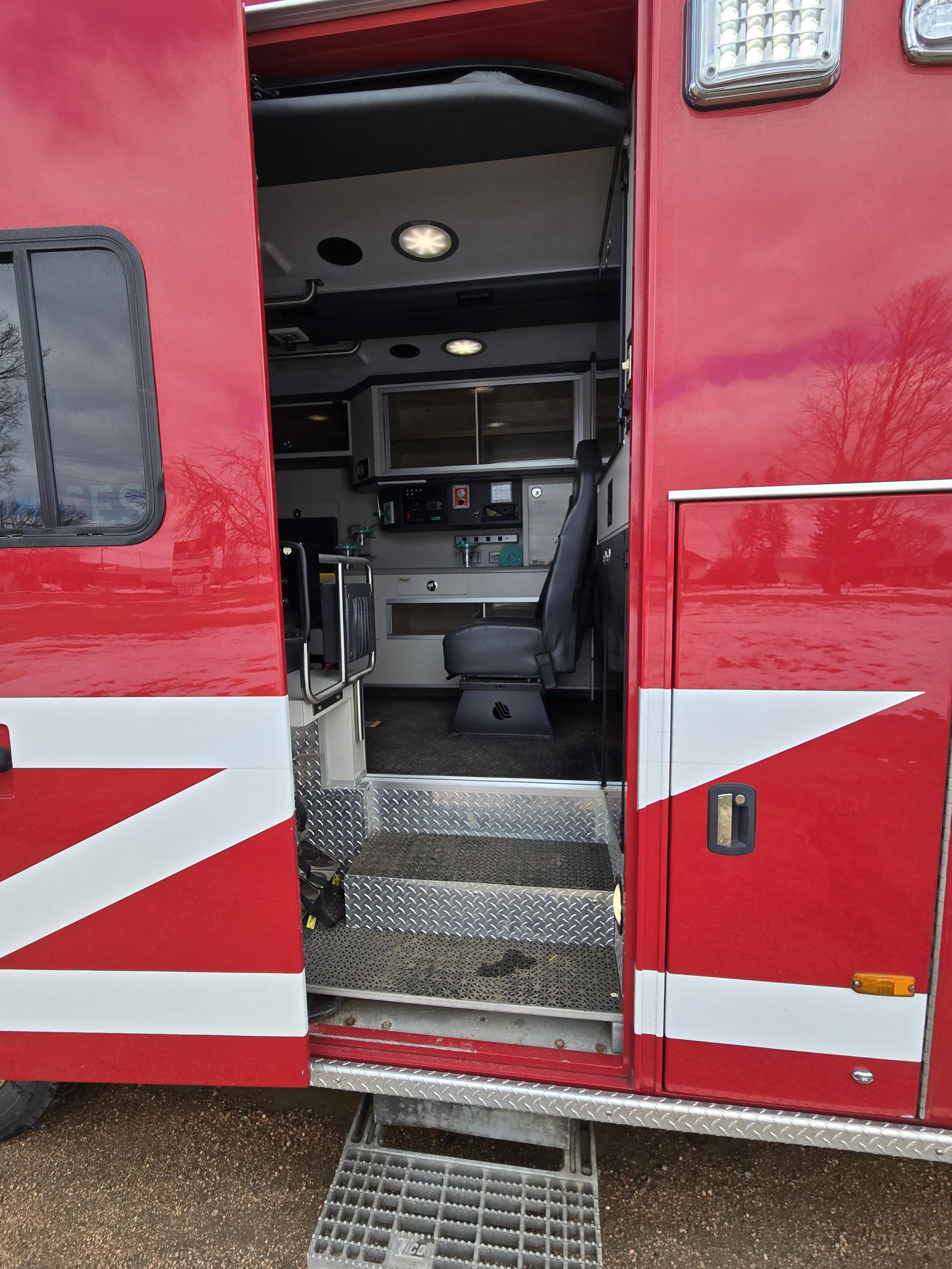 2015 PL-Custom Ford 4x4 Type I Ambulance - image 15