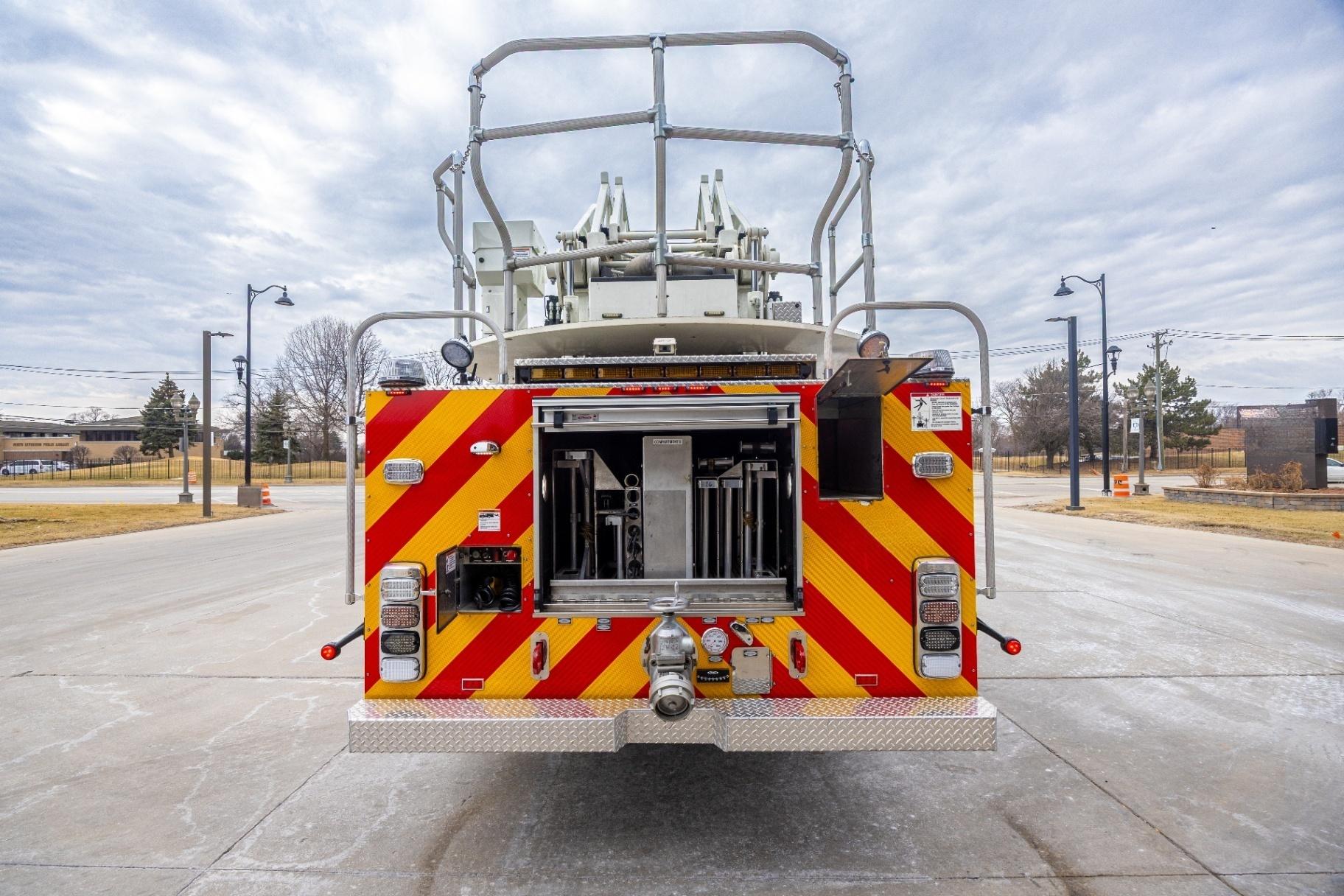 2016 Pierce Velocity 100' Quint - image 6